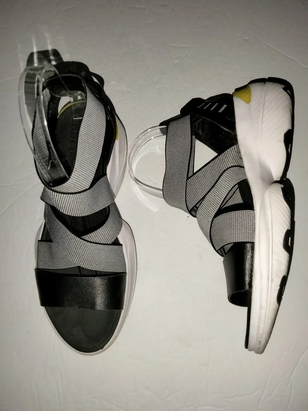 Sorel (Size 8.5) Gray & Black Crisscross Strap Platform Open Toe Sneaker Sandals